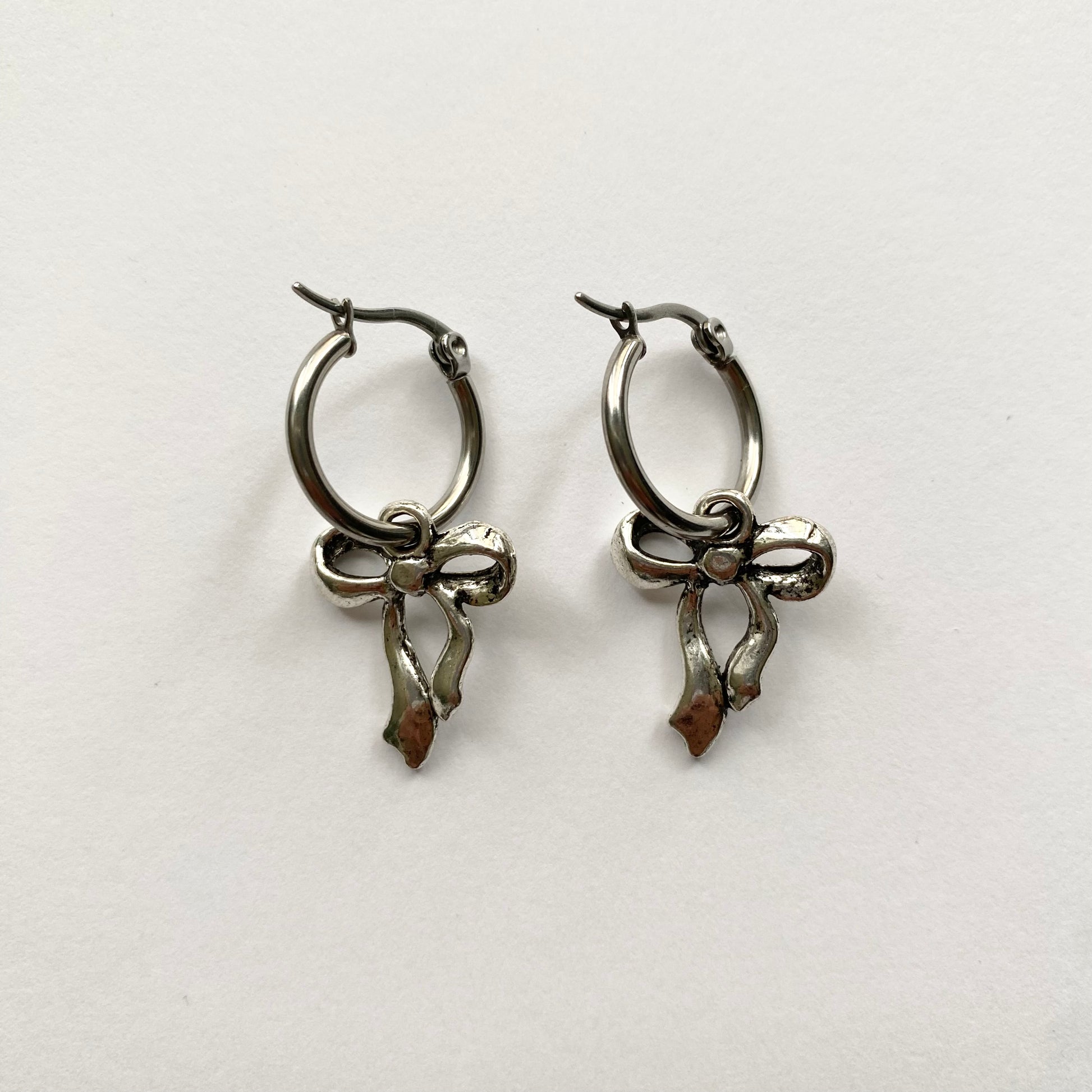 Bow Tie - Earrings (Silver)