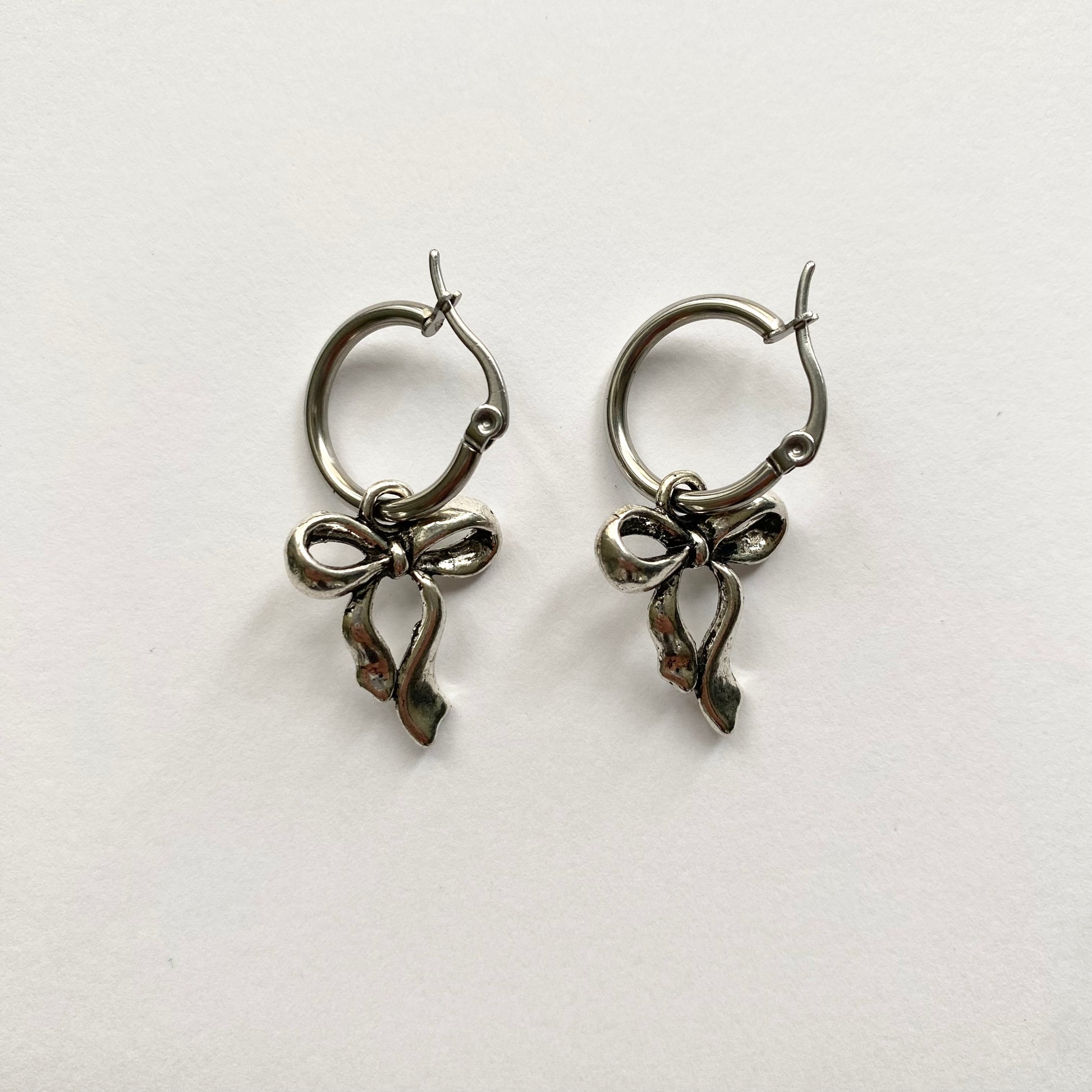 Bow Tie - Earrings (Silver)